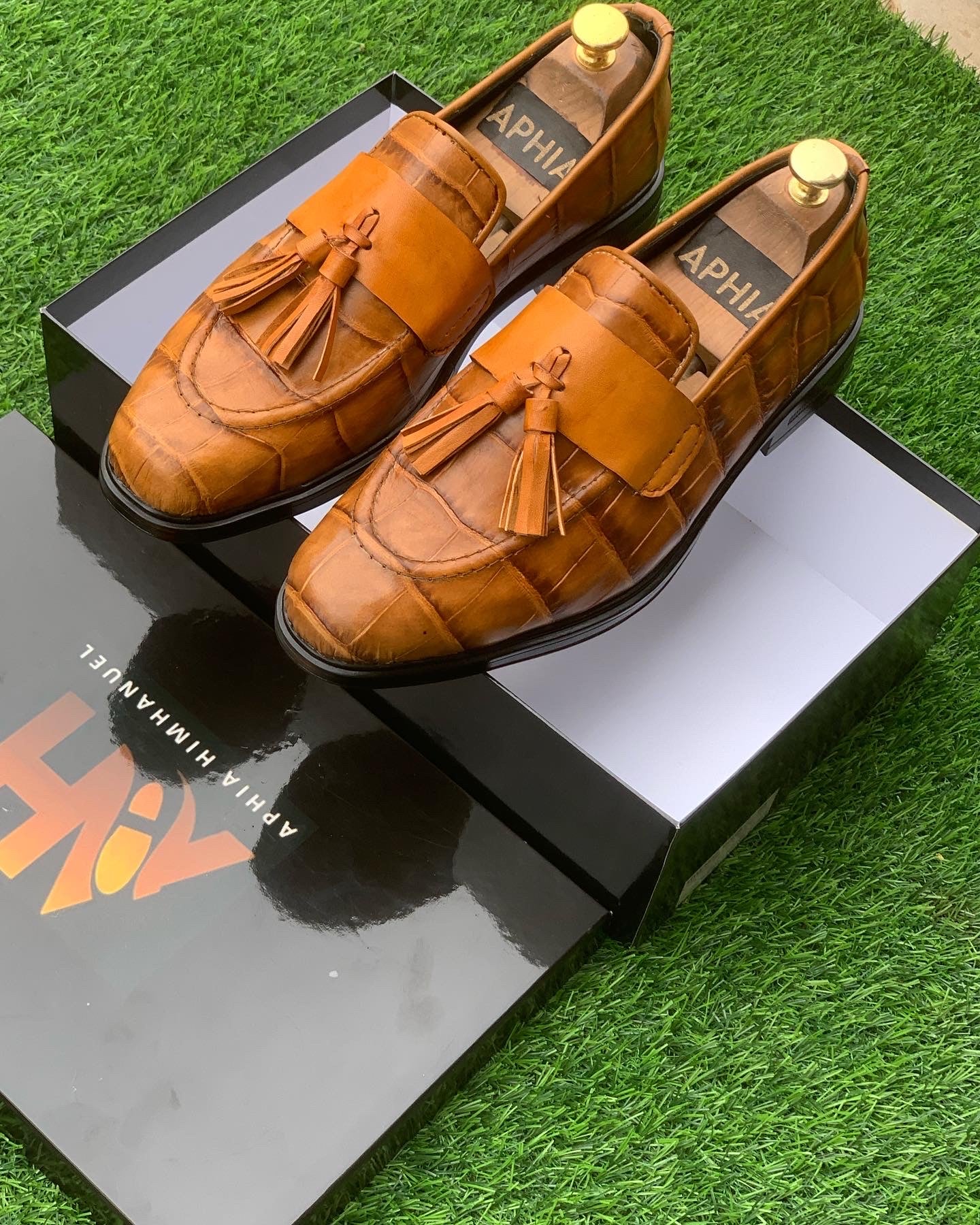 BROWN PEN TASSELED LOAFERS