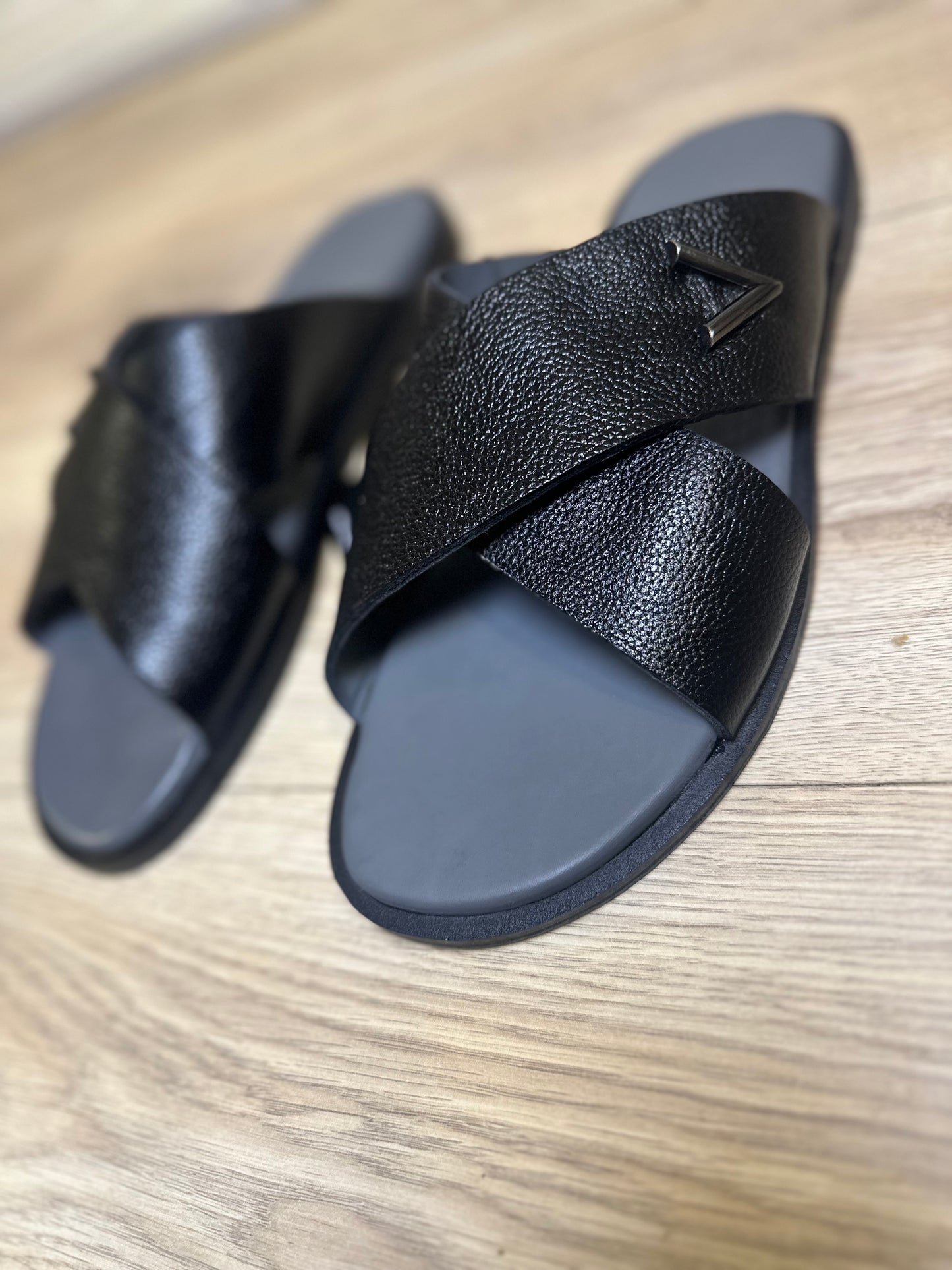 BLACK PRIS CROSS PALM