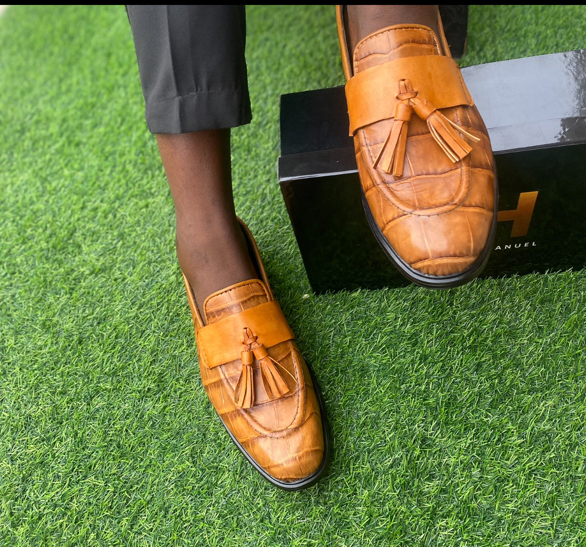 BROWN PEN TASSELED LOAFERS