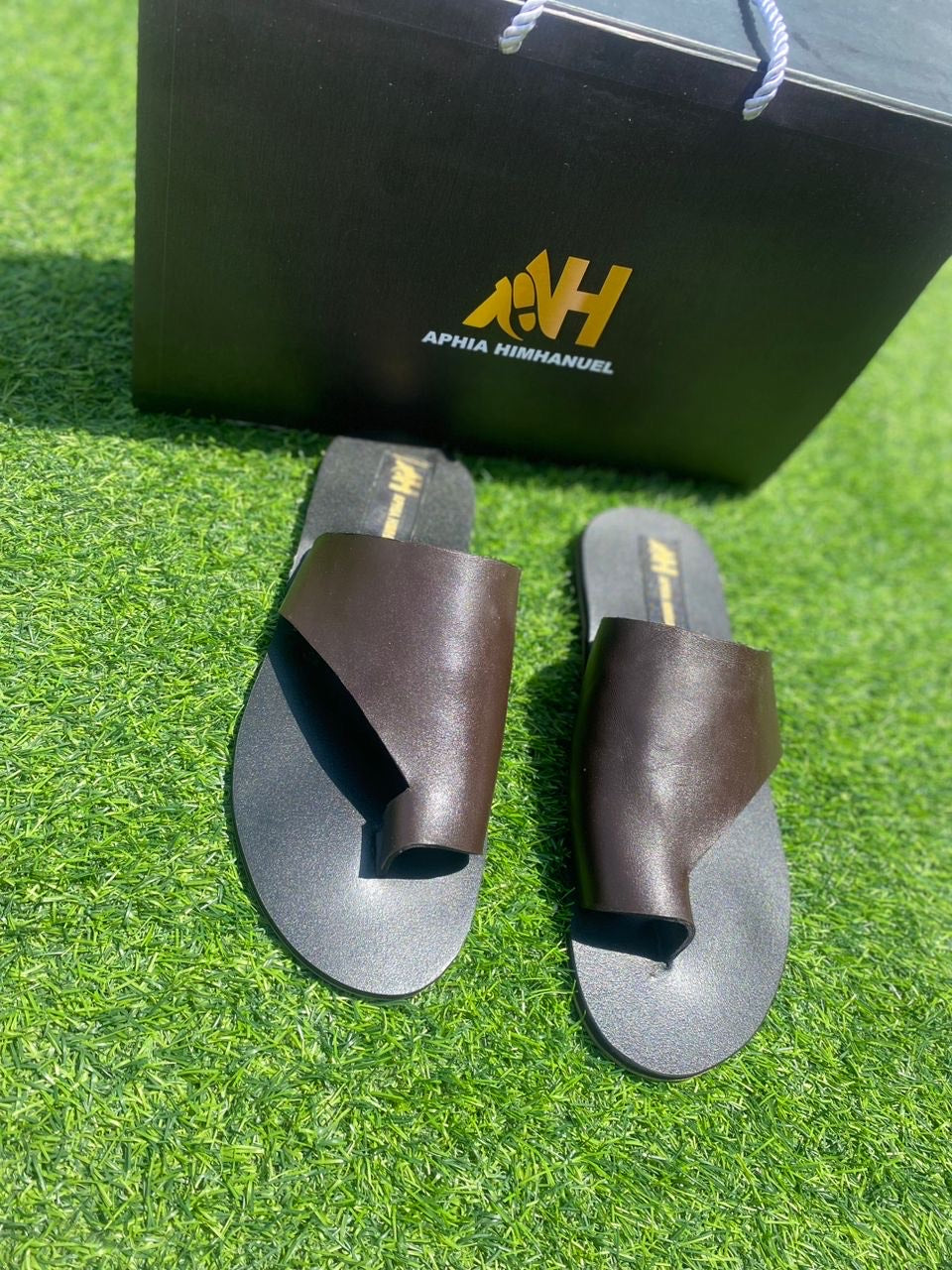 TIN OPEN TOE BROWN SLIPPERS